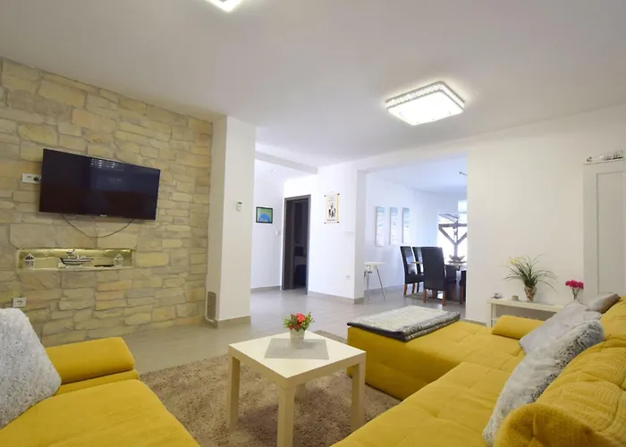 Theresia By Interhome Vantacici
