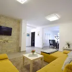 Theresia By Interhome Vantacici