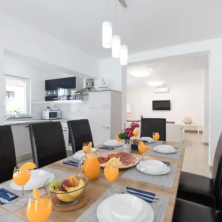Theresia By Interhome * Vantacici