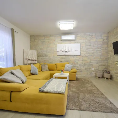 Holiday home Theresia By Interhome Vantacici
