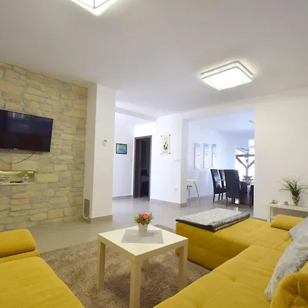 Theresia By Interhome Vantacici